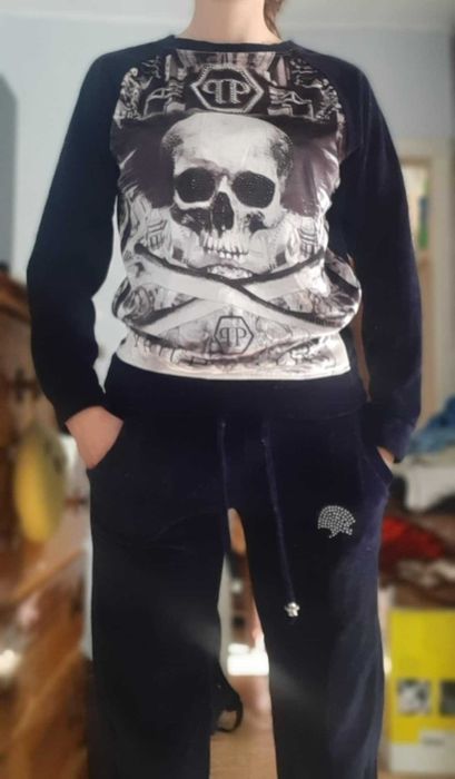 Блуза с 3D надпис; екип Philipp Plein; летни панталонkи Bershka