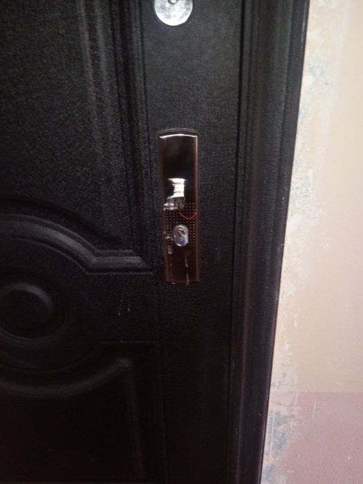 Вскрытие входных дверей и установка замков