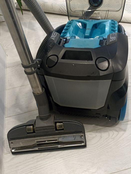 Продается пылесос в отличном состоянии