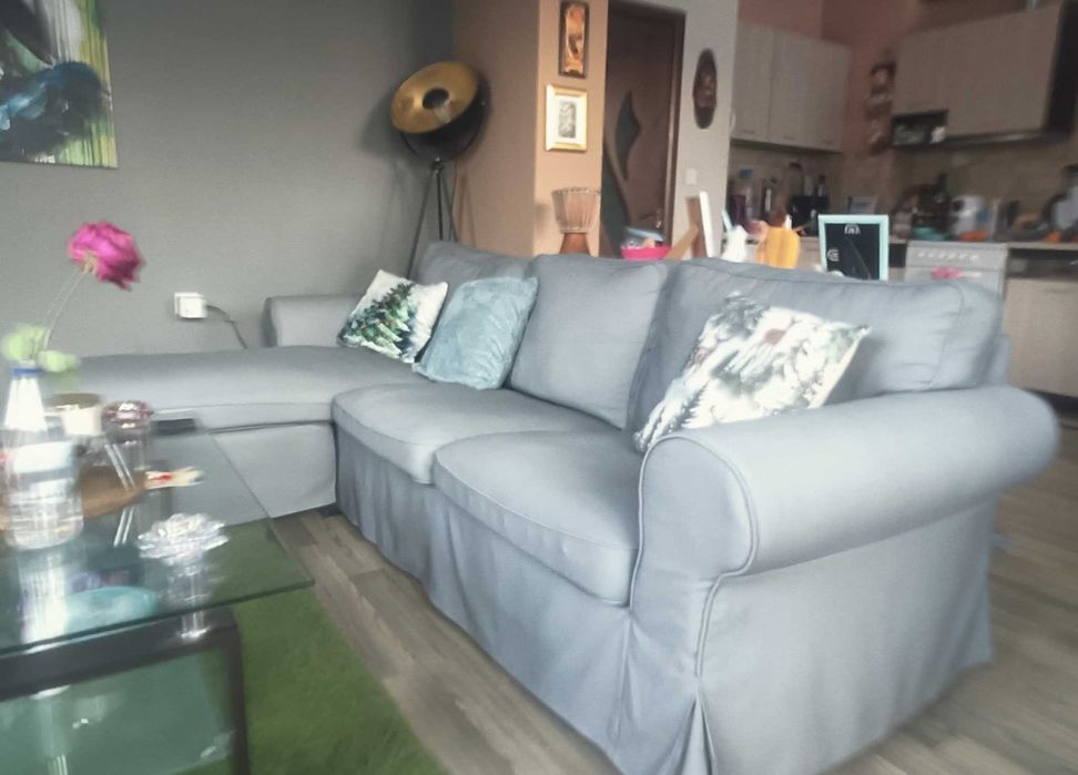 Стилен ъглов диван с лежанка (тип IKEA Ektorp) – Отлично състояние