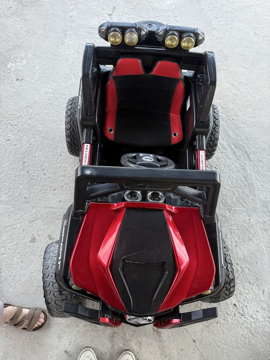 Детская машина на пульте б/у