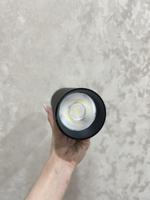 Продам трековые светильники