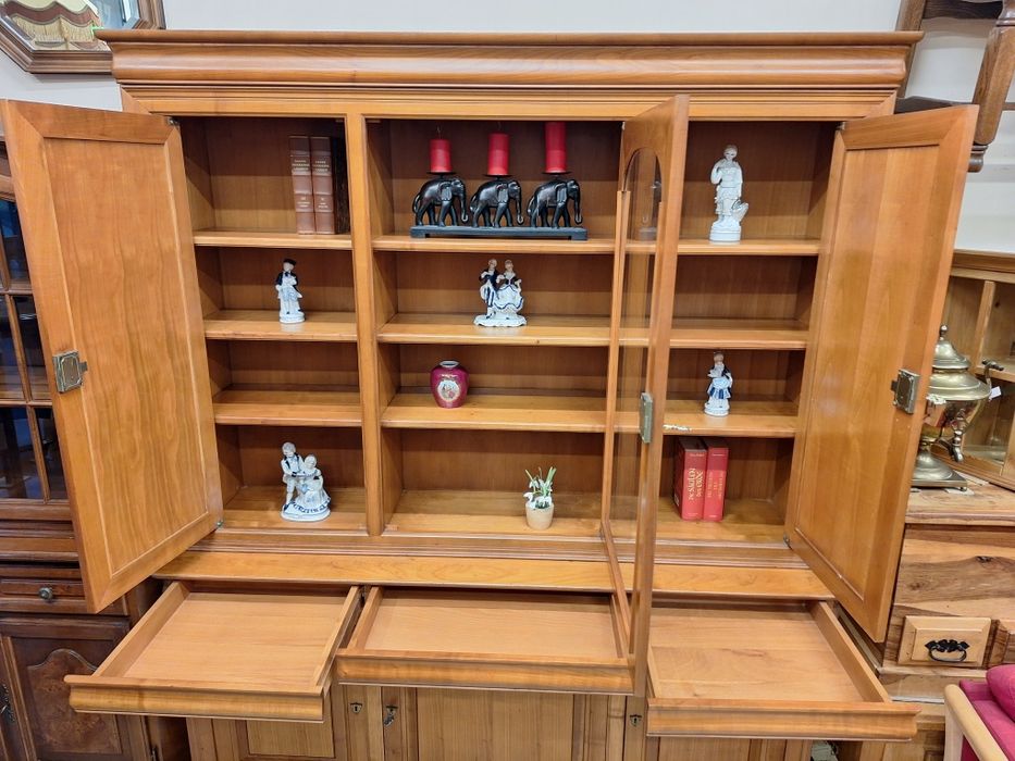 Луксозен трапезен бюфет череша масив