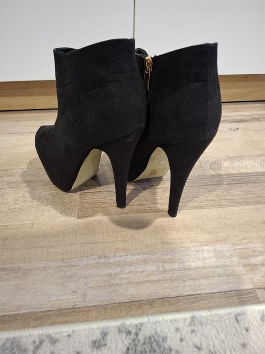 Високи велурени боти