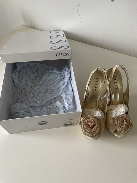 Pantofi tocuri Guess