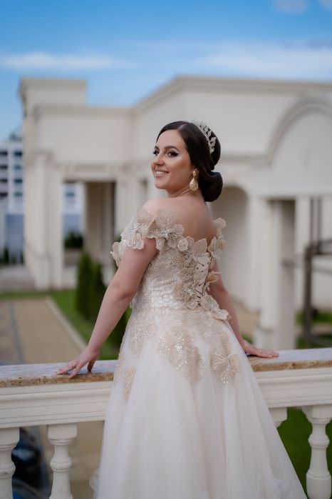 Rochie de  mireasă cu corset la spate