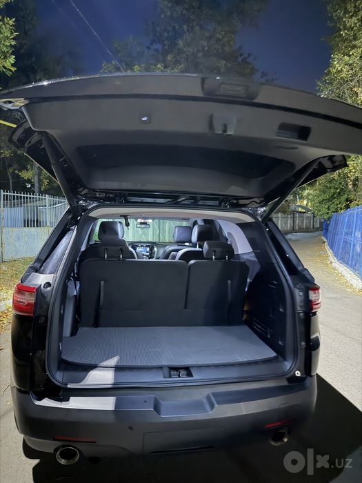 Traverse 2021 qora