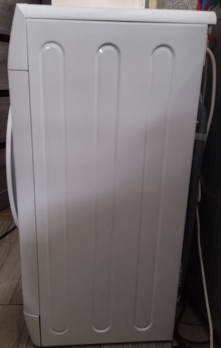 Продам стиральную машинку Indesit