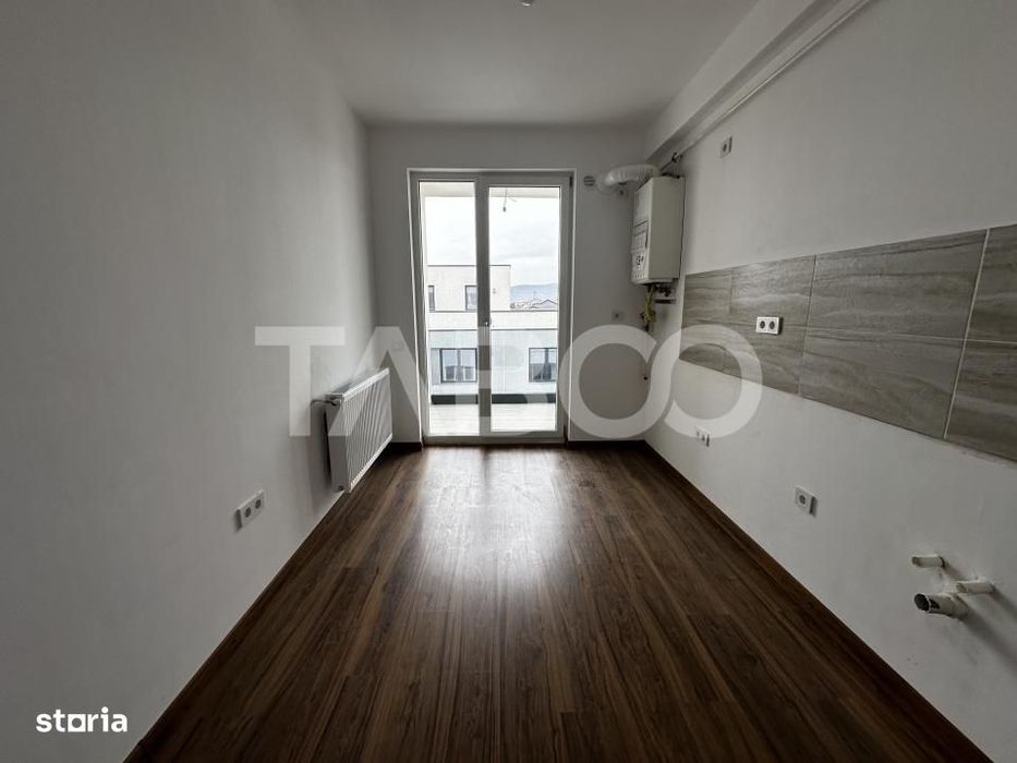 Garsoniera decomandata de vanzare 47 mpu logie loc de parcare Selimbar — fotografia 3