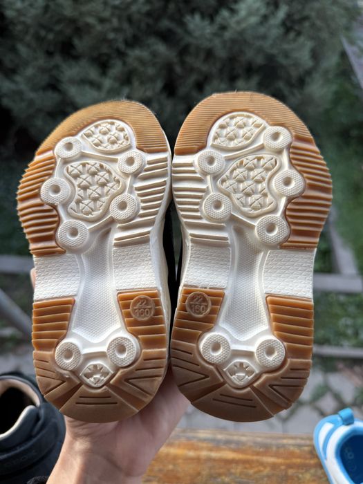 Продам детскую обувь