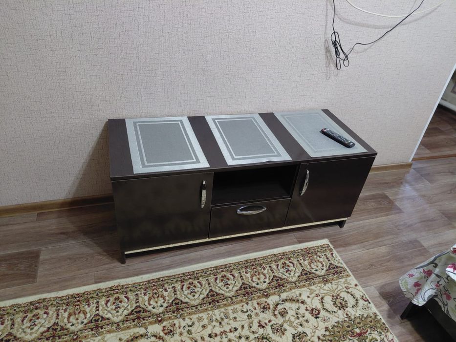 Продам кровать, тумбу и стол