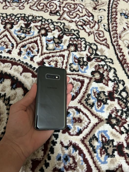 Самсунг с10е в идеальном состоянии