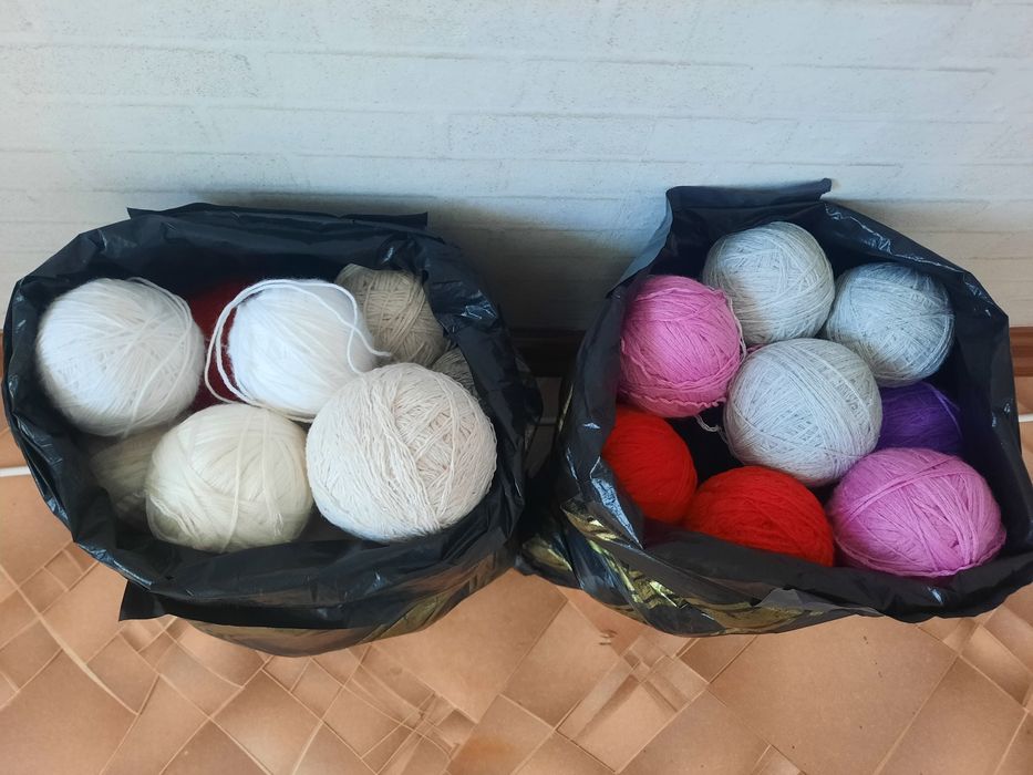 2 пакета Пряжи, нитки для вязания