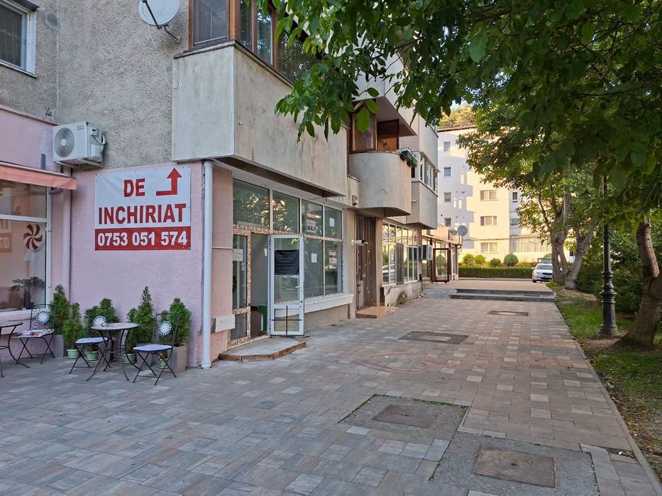 Spațiu comercial central de închiriat în Comănești