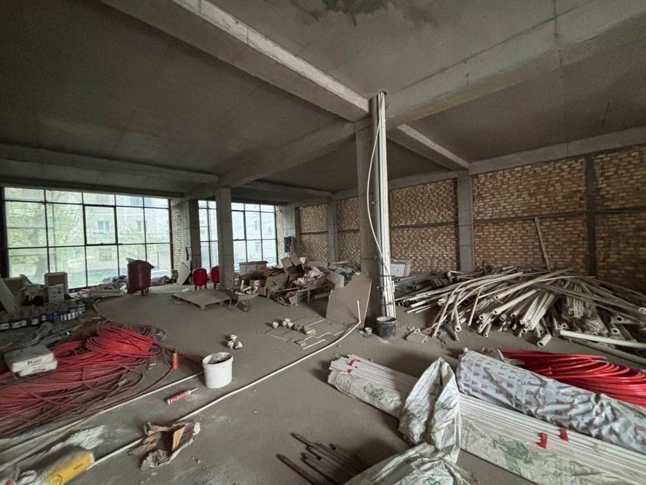 Продается коммерческое помещение на 1ой линии.