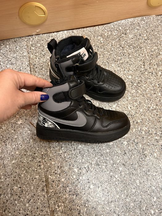 Продам кроссовки демисезон 29 размер