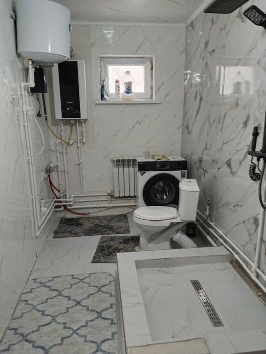 Жанадан салынган сарай жалданады