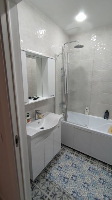 Сдается комната девушке в жк Qazyna