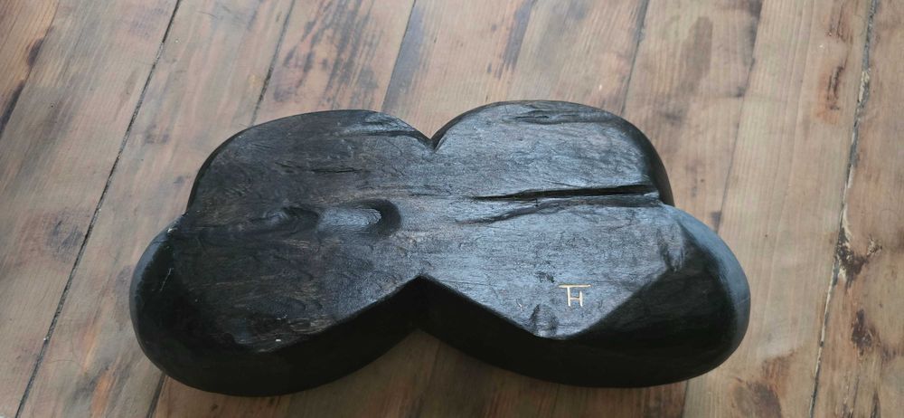 Винтидж авторска дърворезба, подписана– Масивни бомбета.