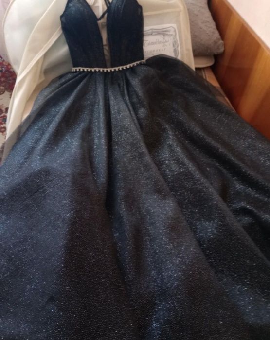 Черна бална рокля