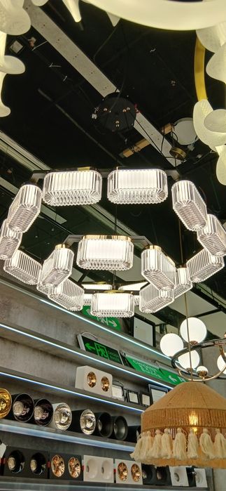 Люстра в стиле HI-TECH