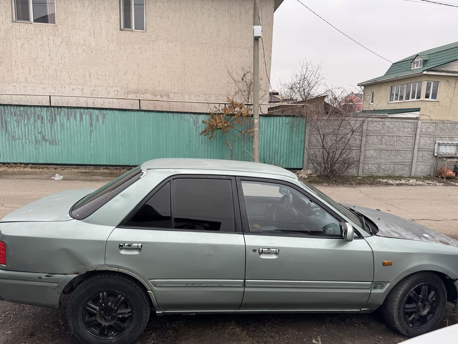 Mazda 323 седан продам