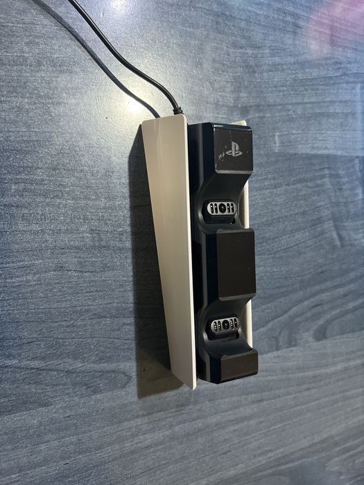 Stație de încarcare Sony DualSense pentru PS5