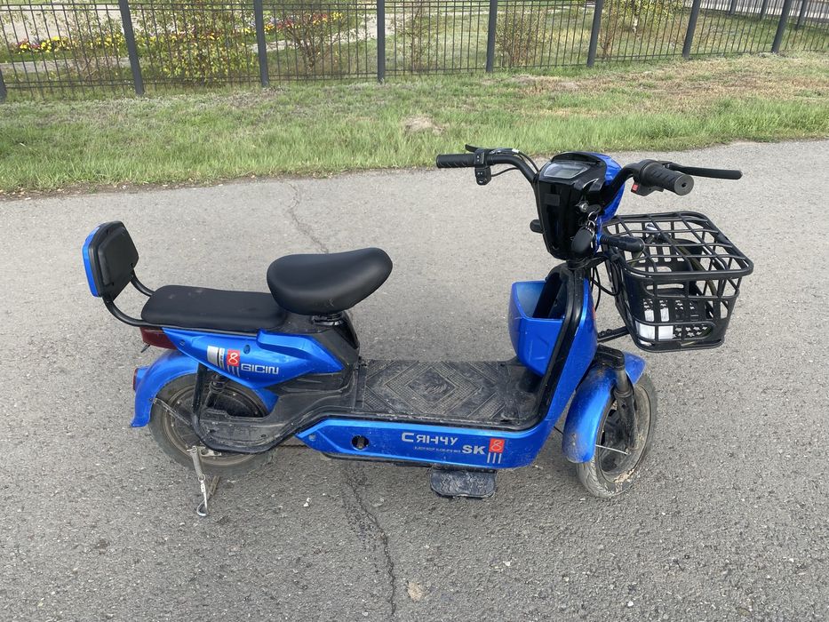 Продам электроскутер SK8