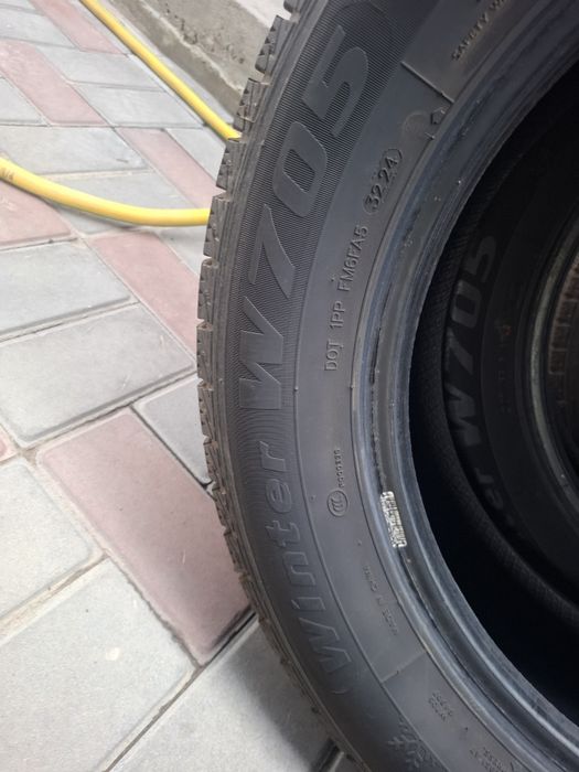 Продам зимние шины 215/65/17