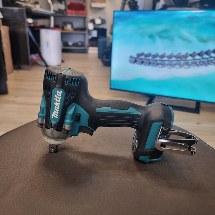 Amanet F28: Masina insurubat cu impact Makita DTW300