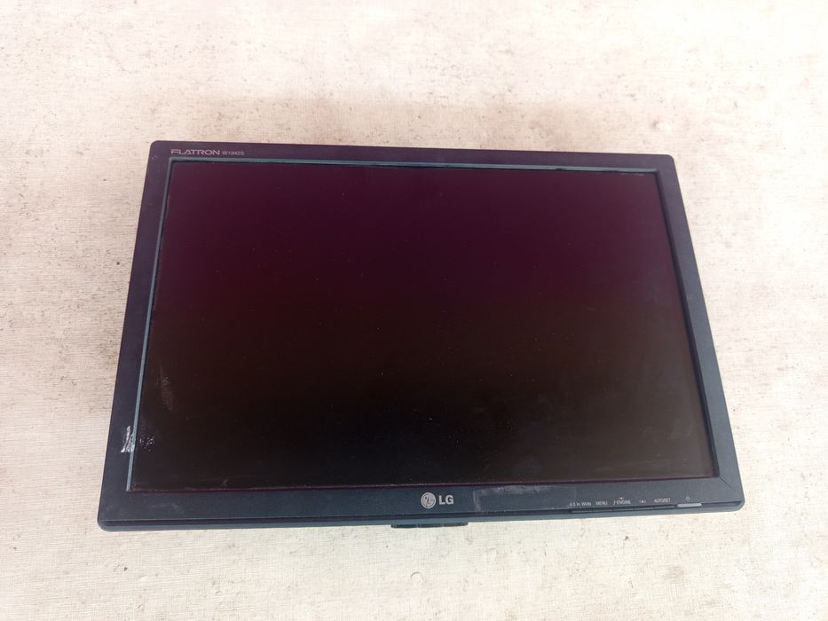 Монитор диагональ 19 .