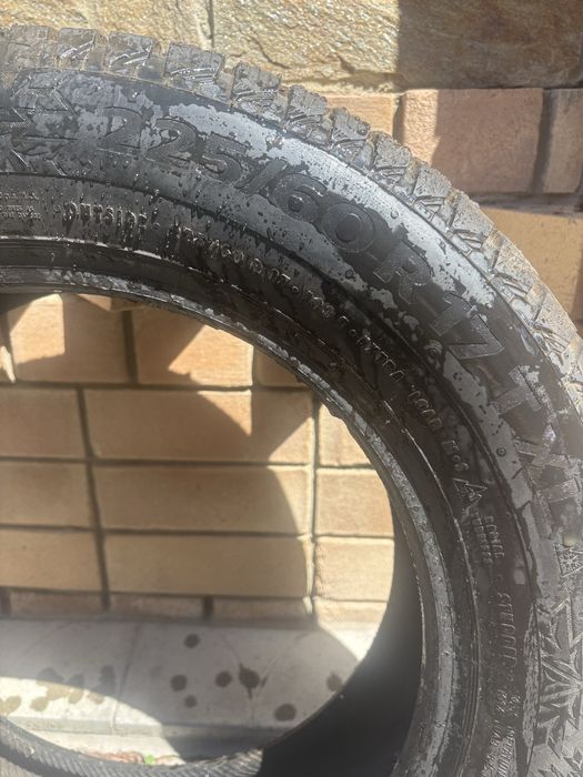 Продам две зимние шины 225/60/ 17