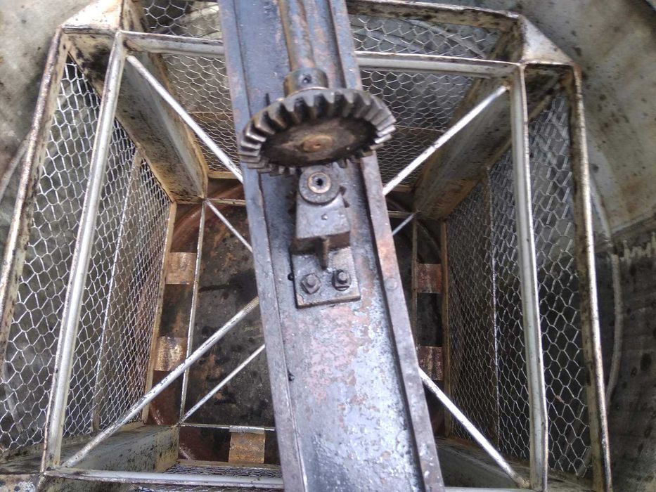 Центрофуга за мед