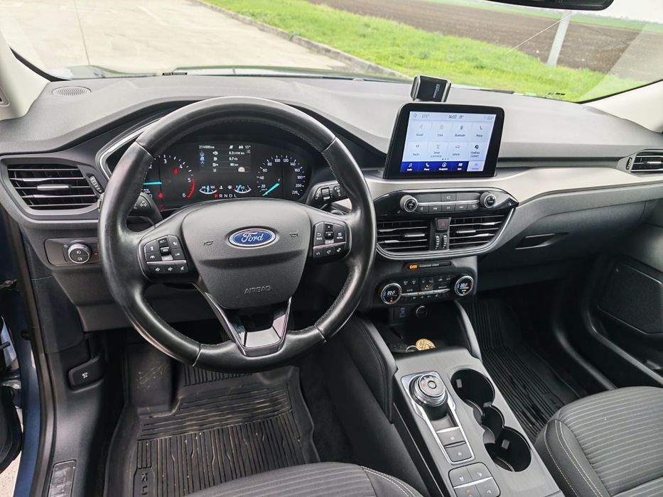 FORD Kuga 2021 — imagine 2