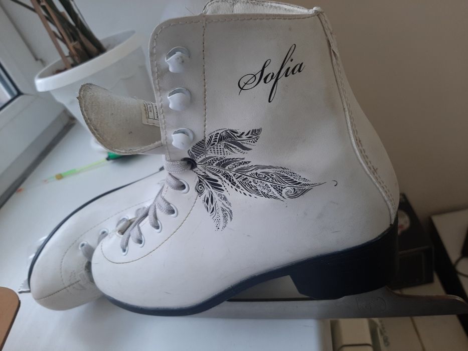 Продам коньки фигурные