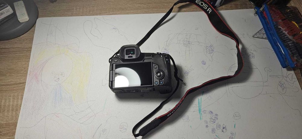 Aparat Foto Mirorless Canon EOS R, Full-Frame, 30.3 MP, 4K, Wi-Fi