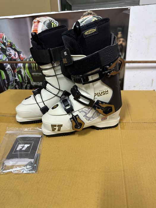 Clapari Full Tilt Plush 6