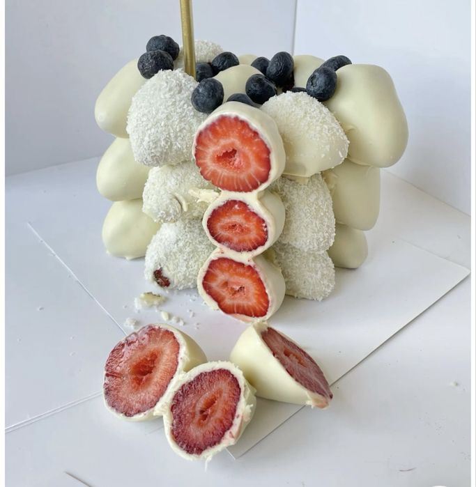 Торт из клубники в шоколаде