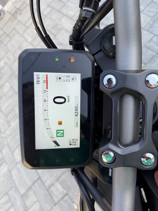 Honda CB650R e-Clutch 2024 – ca nouă, doar 4.240 km