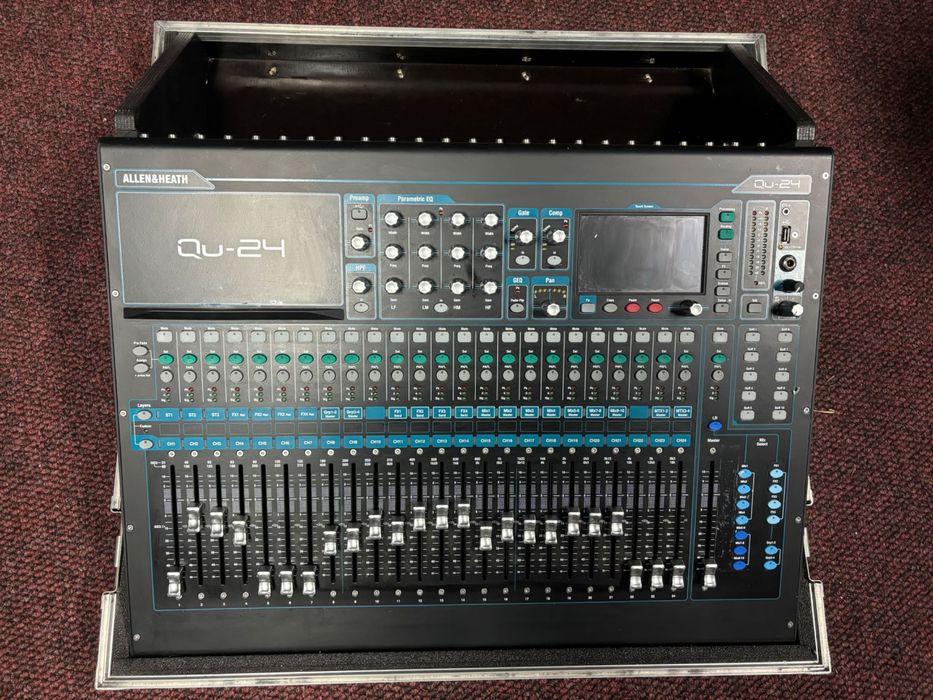 Allen & Heath QU-24 cu Case