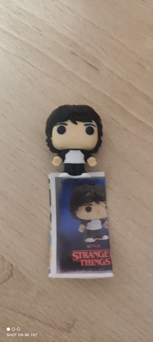 Играчки Kinder joy STRANGER THINGS