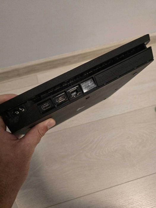 Ps4 slim, modat hen