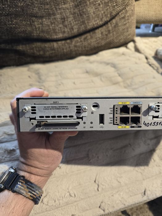 Cisco 1841 продам.