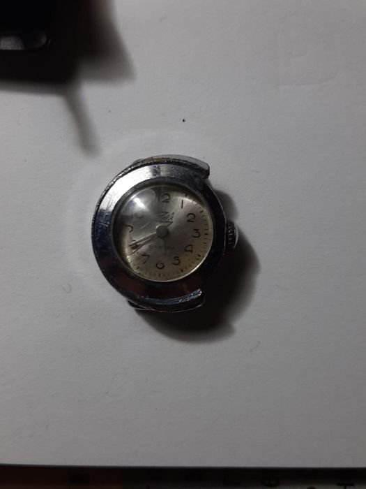 Продаются часы на запчасти