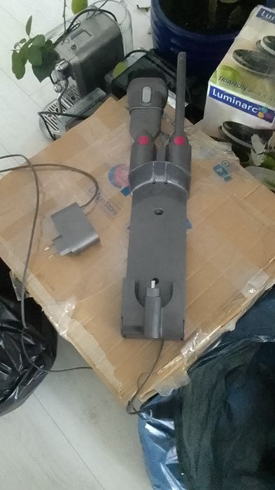 Vând aspirator dyson
