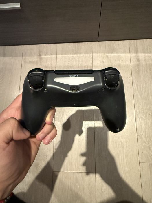 Черен Ps 4 контролер