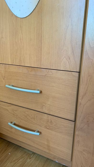 Шифоньер из дерева