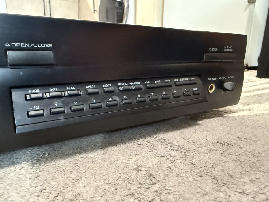 Yamaha CDX-880 Качествен  CD Player