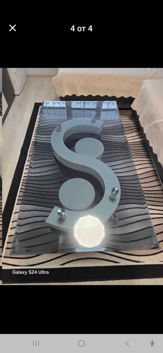 Стъклена маса за хол