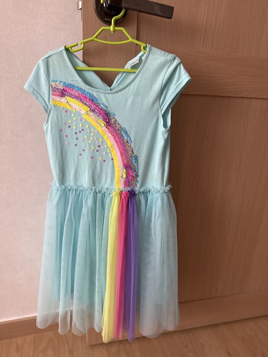 Продам 2 праздничные  платья недорого